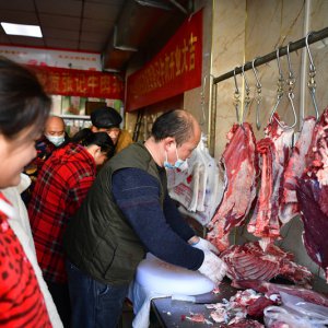 新店開業(yè)送白菜，這個老板的生意火了