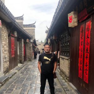 十七載尺規(guī)繪春秋 師者仁心引航青春 ——記阜陽(yáng)市城郊中學(xué)代俊俊老師